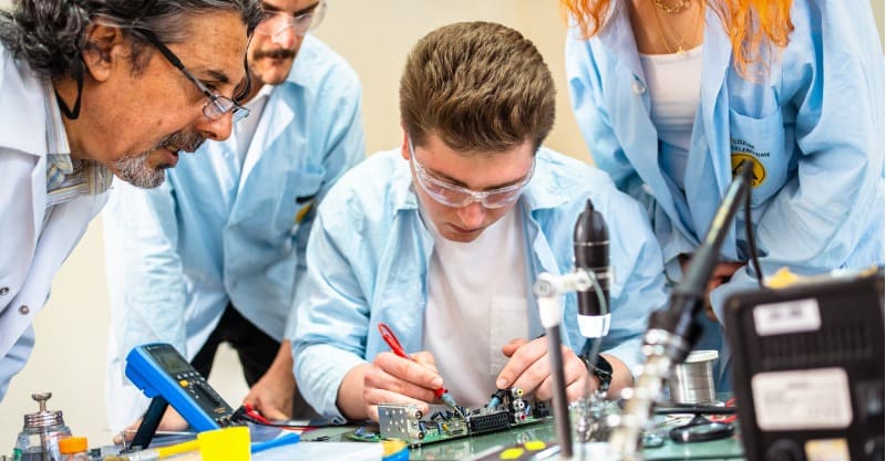 conheça a faculdade de engenharia eletrica