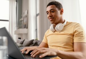 Está na dúvida? Veja 8 dicas de como escolher o curso à distância certo para você