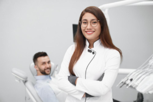 Dia do Dentista: tudo o que você precisa saber antes de escolher a faculdade de Odontologia