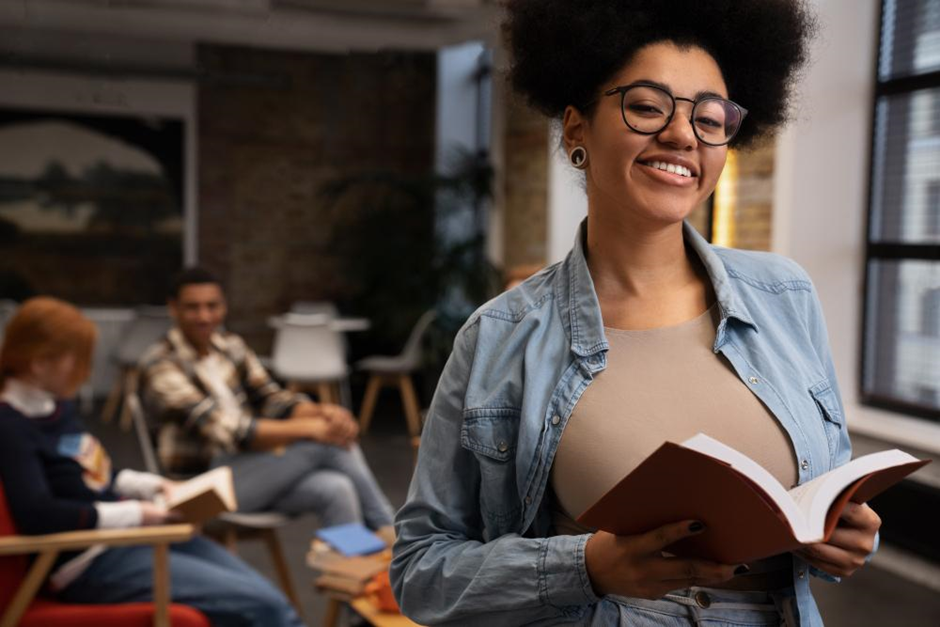 Dia do Estudante: como escolher entre presencial, semipresencial e EAD para aproveitar melhor os estudos